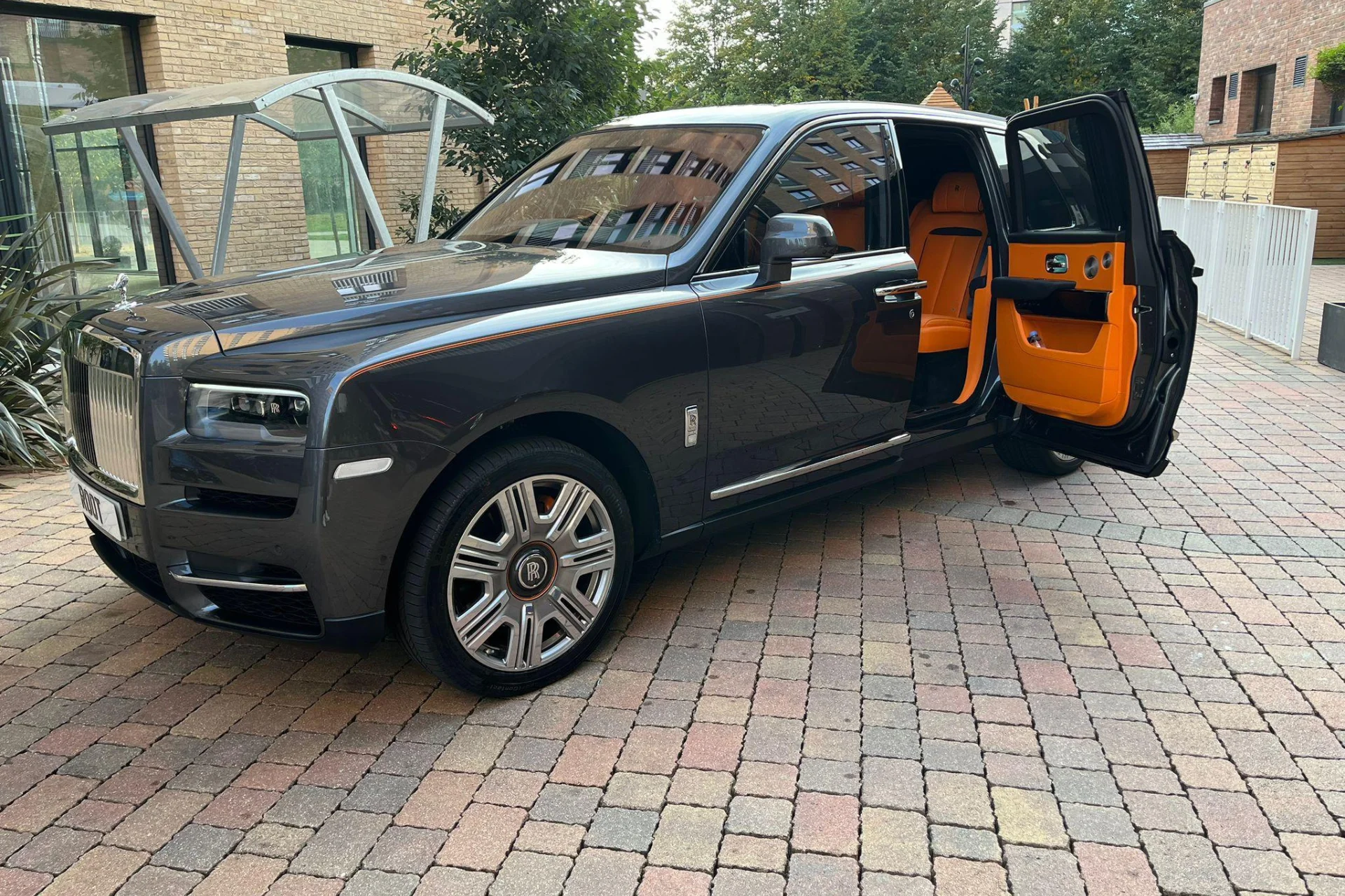 Chauffeur-Vehicle-Image